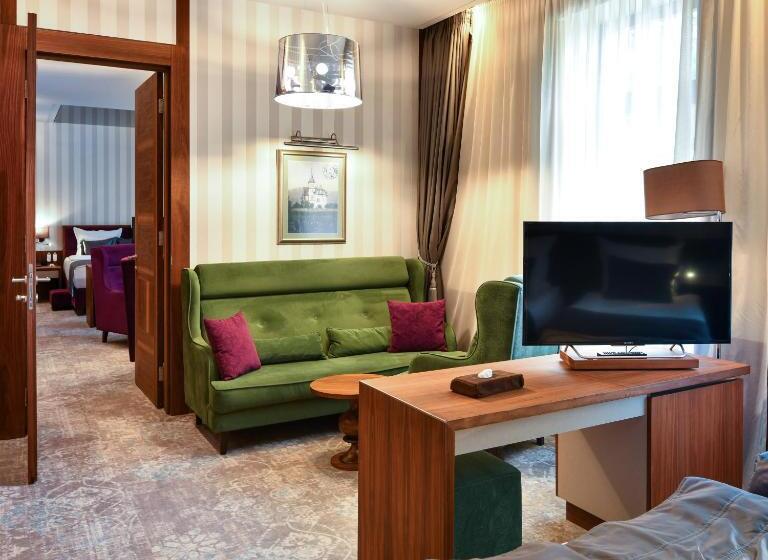 اتاق سوپریور با تخت بزرگ, Heritage Hotel Krone