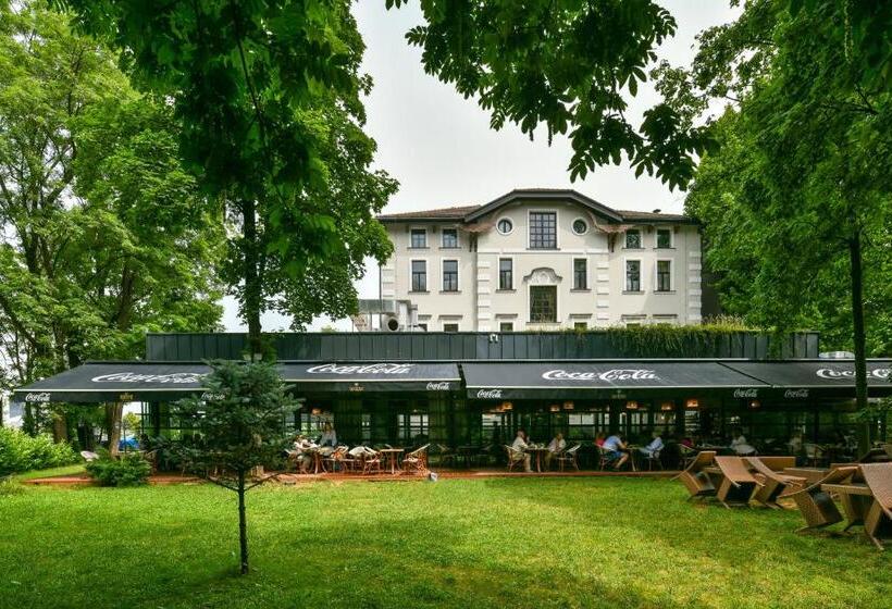 اتاق سوپریور با تخت بزرگ, Heritage Hotel Krone