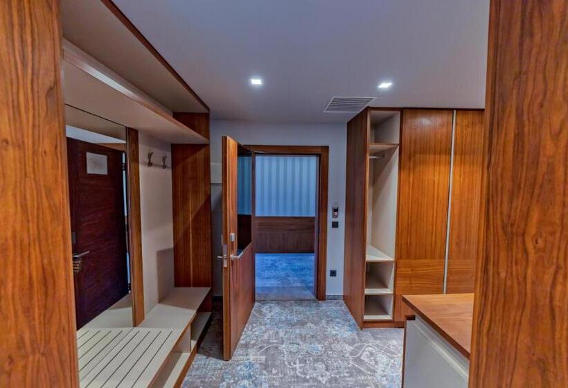 اتاق سوپریور با تخت بزرگ, Heritage Hotel Krone