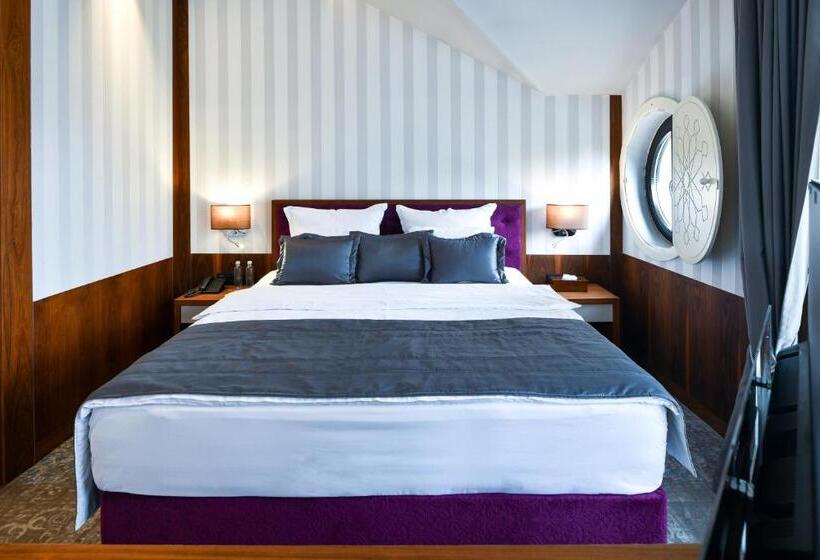 اتاق سوپریور با تخت بزرگ, Heritage Hotel Krone