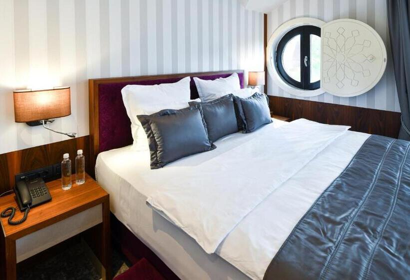 اتاق سوپریور با تخت بزرگ, Heritage Hotel Krone