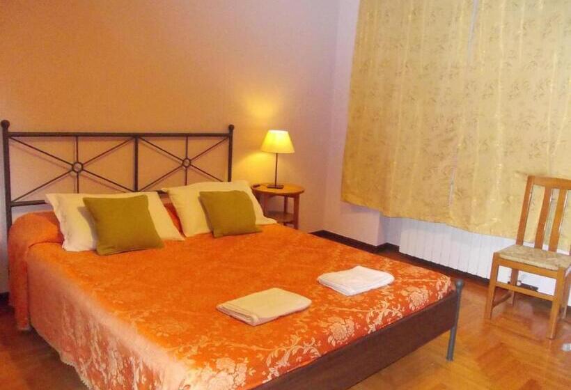 اتاق استاندارد با سرویس بهداشتی مشترک, Big Brother Bed & Rooms