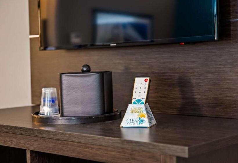 장애인을 위한 스탠다드 룸, Best Western Plus Pasadena Inn And Suites