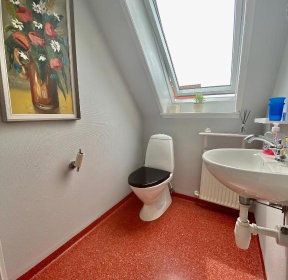 带共用浴室的标准房间, Oasen