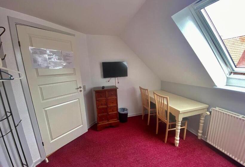 带共用浴室的标准房间, Oasen