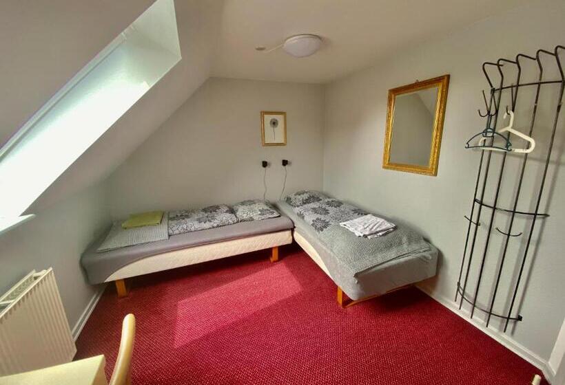 带共用浴室的标准房间, Oasen