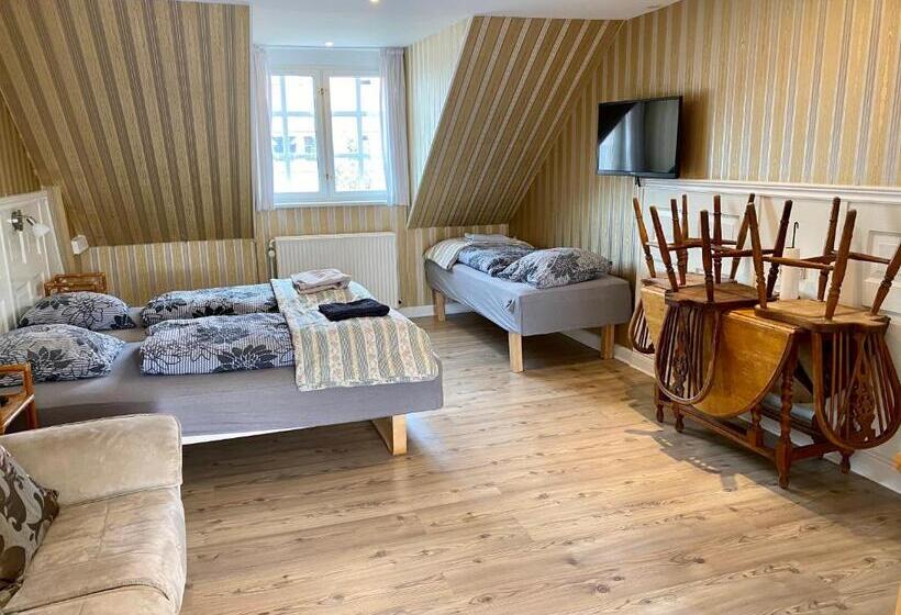 标准三人间, Oasen