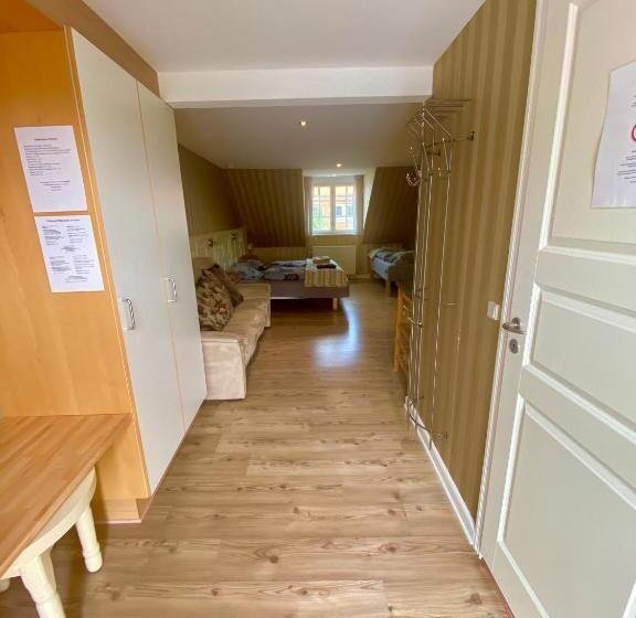 スタンダードトリプルルーム, Oasen