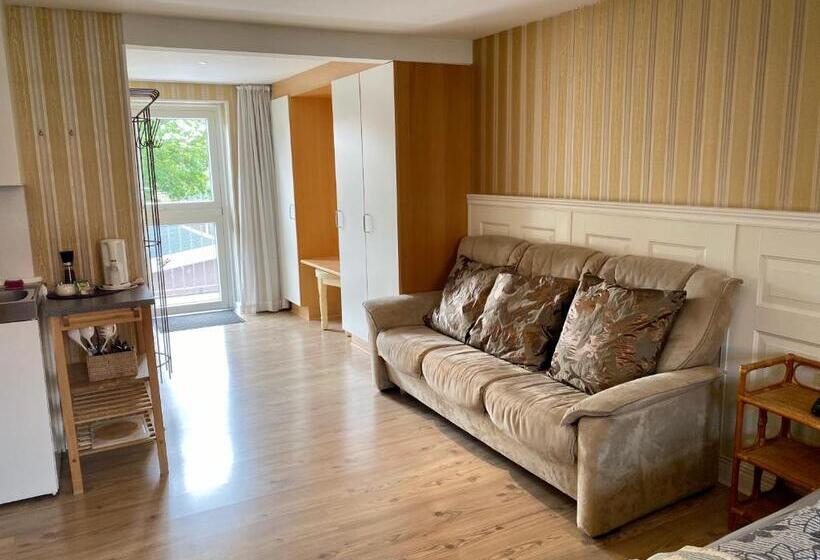 标准三人间, Oasen