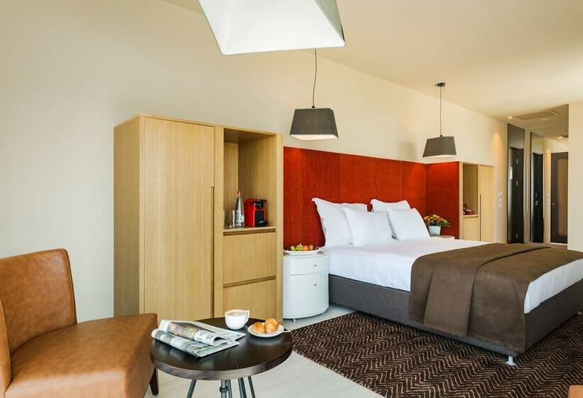 Classic Room, Prima Link