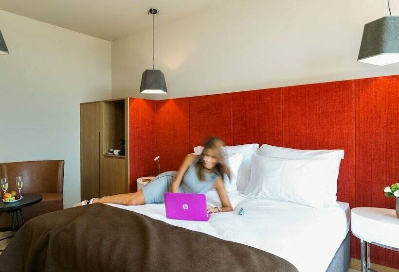 Classic Room, Prima Link