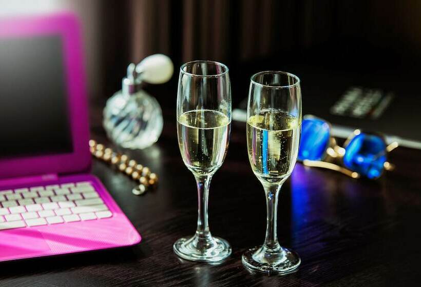 Classic Room, Prima Link