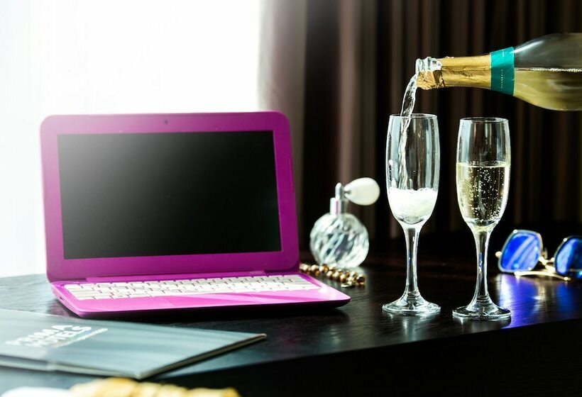 Classic Room, Prima Link