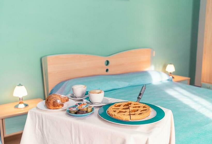 חדר לארבעה סטנדרטי עם מרפסת, Tra I Monti