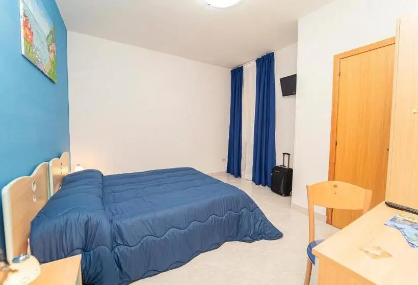Basic Kolmen Hengen Huone, Tra I Monti