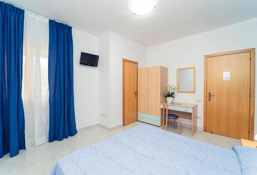 غرفة أساسية ثلاثية, Tra I Monti