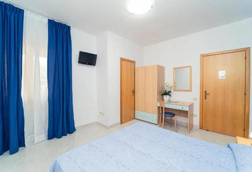Basic Kolmen Hengen Huone, Tra I Monti