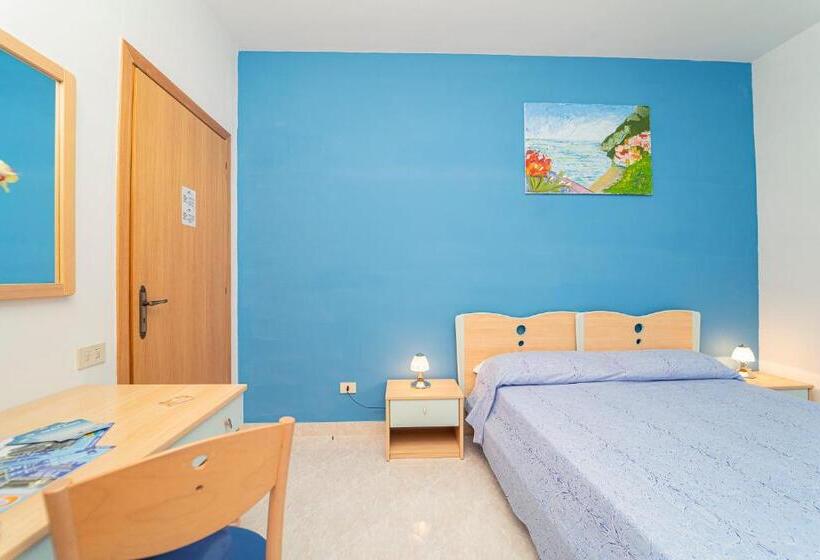 غرفة أساسية ثلاثية, Tra I Monti