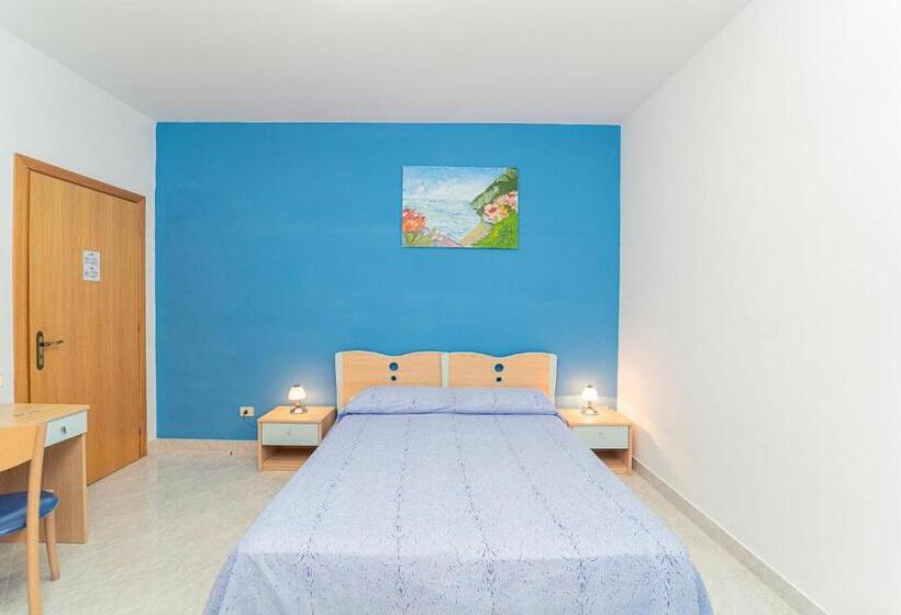 חדר בסיסי לשלושה, Tra I Monti