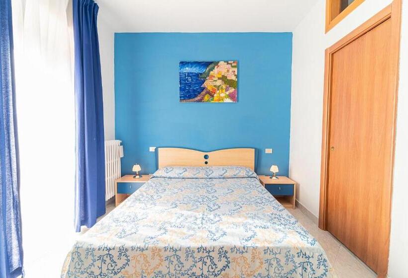 غرفة قياسية سرير كينج, Tra I Monti