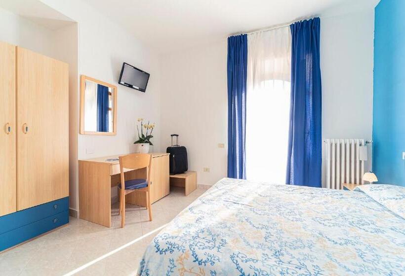 غرفة قياسية سرير كينج, Tra I Monti