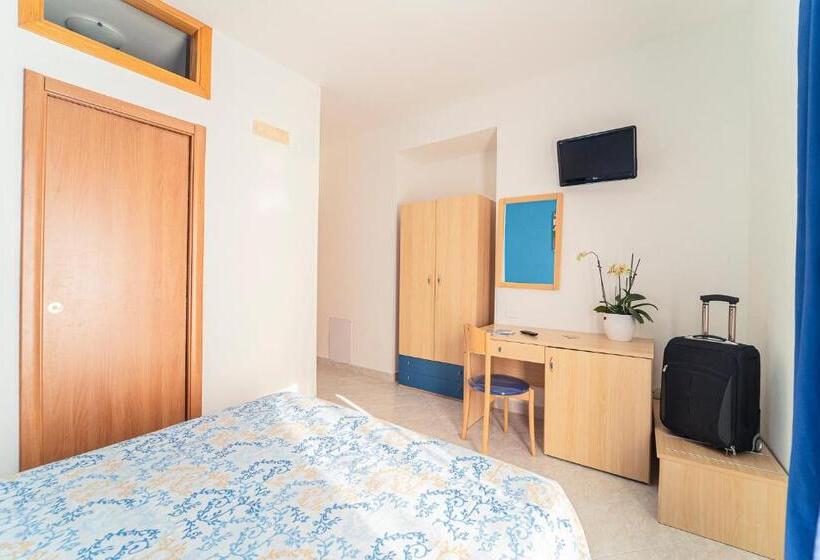 غرفة قياسية سرير كينج, Tra I Monti