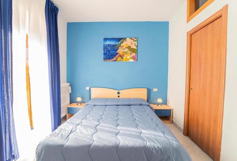 غرفة قياسية سرير كينج, Tra I Monti