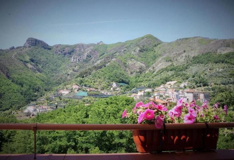 غرفة قياسية سرير كينج, Tra I Monti