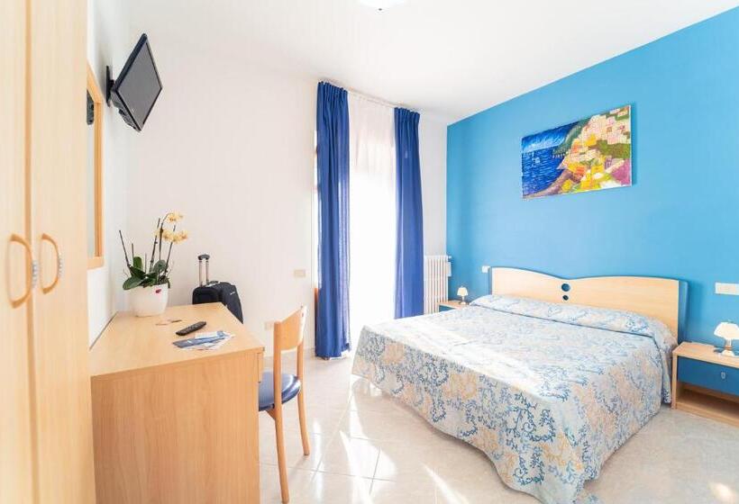 غرفة قياسية سرير كينج, Tra I Monti