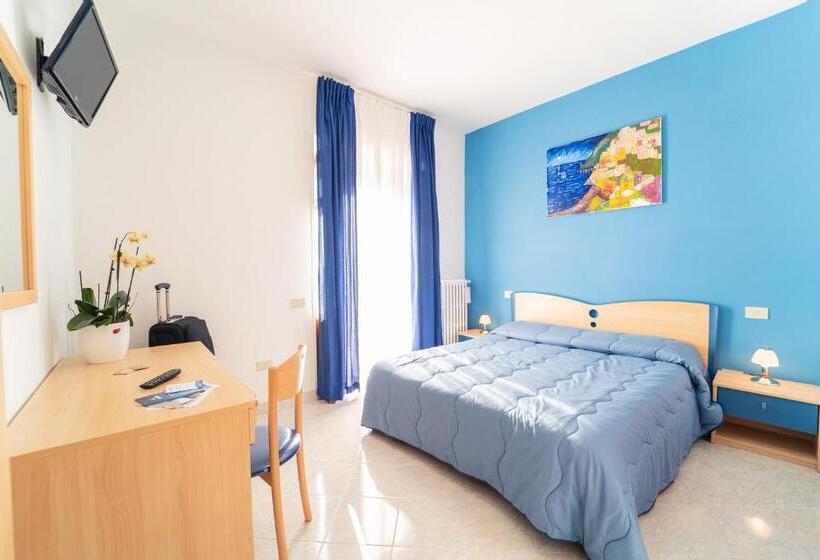 غرفة قياسية سرير كينج, Tra I Monti