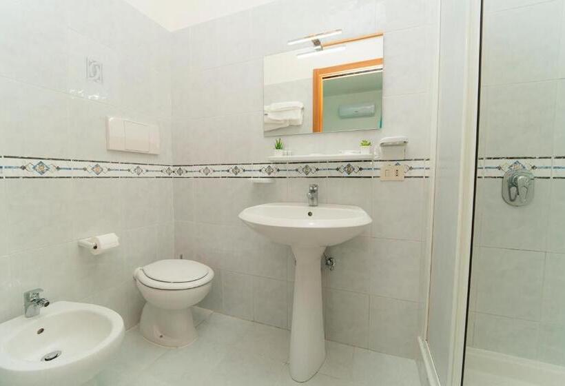 חדר סטנדרט עם מיטת קינג, Tra I Monti