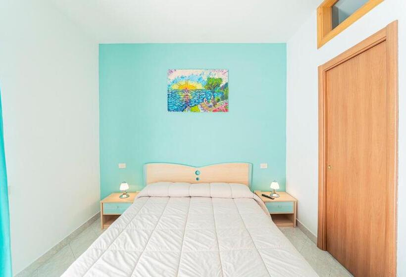 غرفة قياسية سرير كينج, Tra I Monti