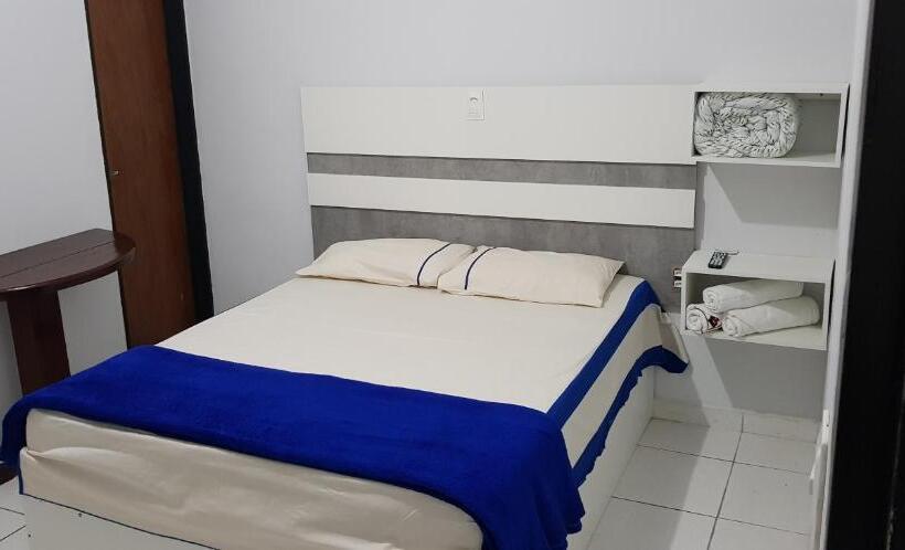 行政三人间, Veneza