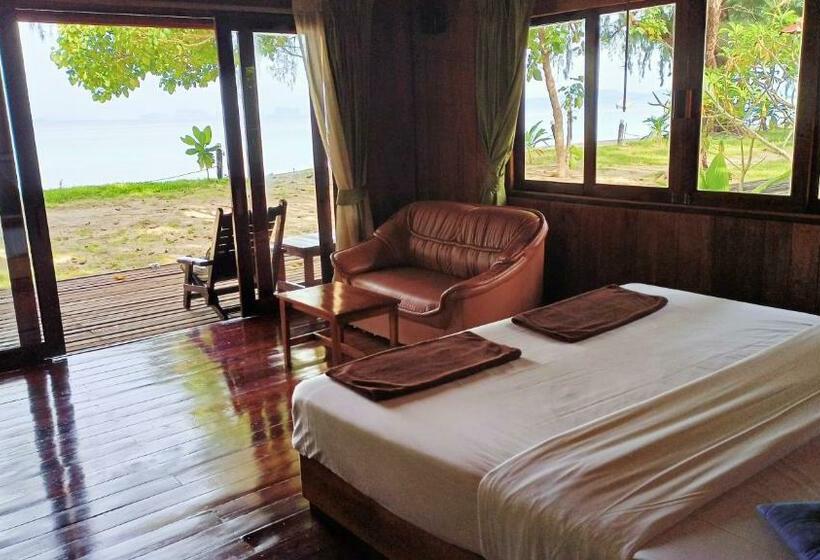 بنجلو قياسى مطل على البحر, Kradan Beach Resort