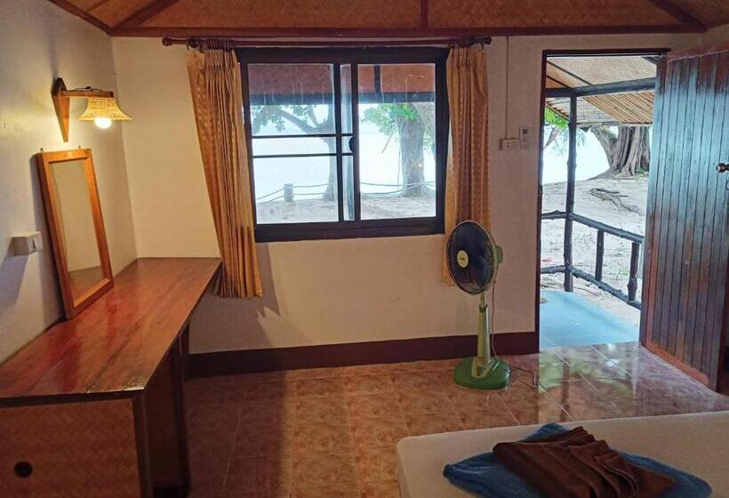 بنجلو قياسى, Kradan Beach Resort