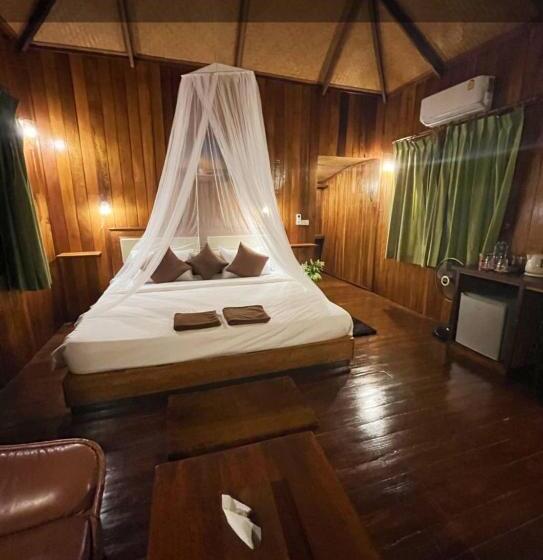 بنجلو قياسى مطل على البحر, Kradan Beach Resort