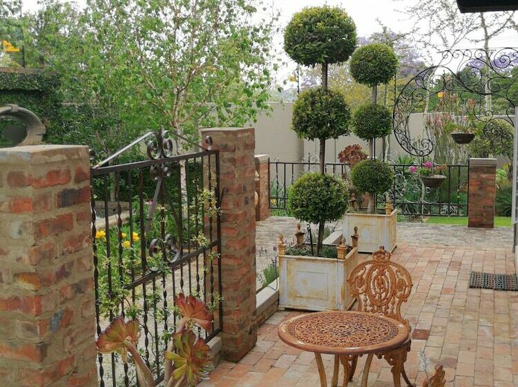 סוויטה אקזקיוטיב, At 98 On Lynburn Guest House