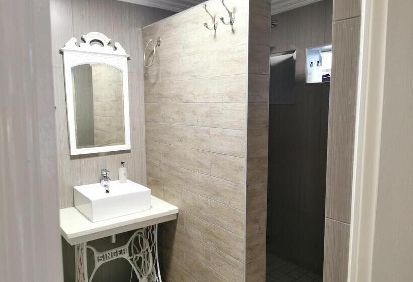 סוויטה אקזקיוטיב, At 98 On Lynburn Guest House
