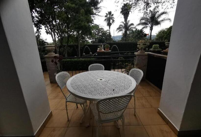סוויטת 2 חדרי שינה, At 98 On Lynburn Guest House