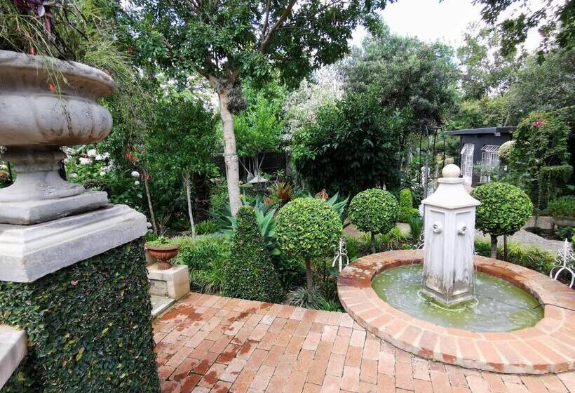 סוויטה, At 98 On Lynburn Guest House