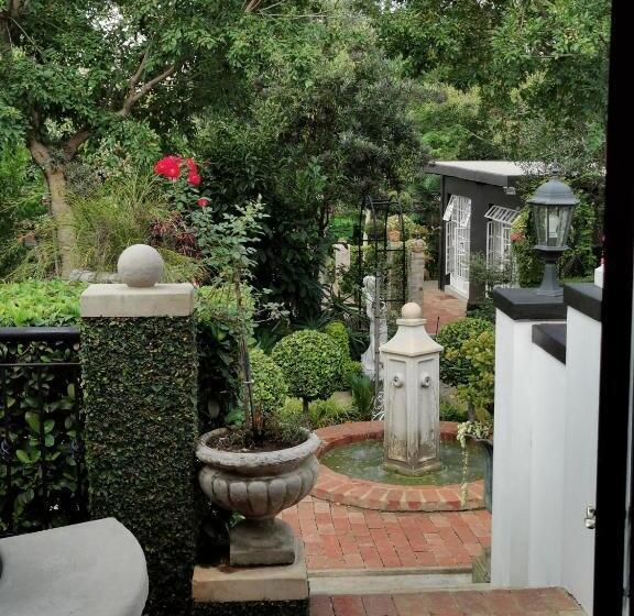 סוויטה, At 98 On Lynburn Guest House