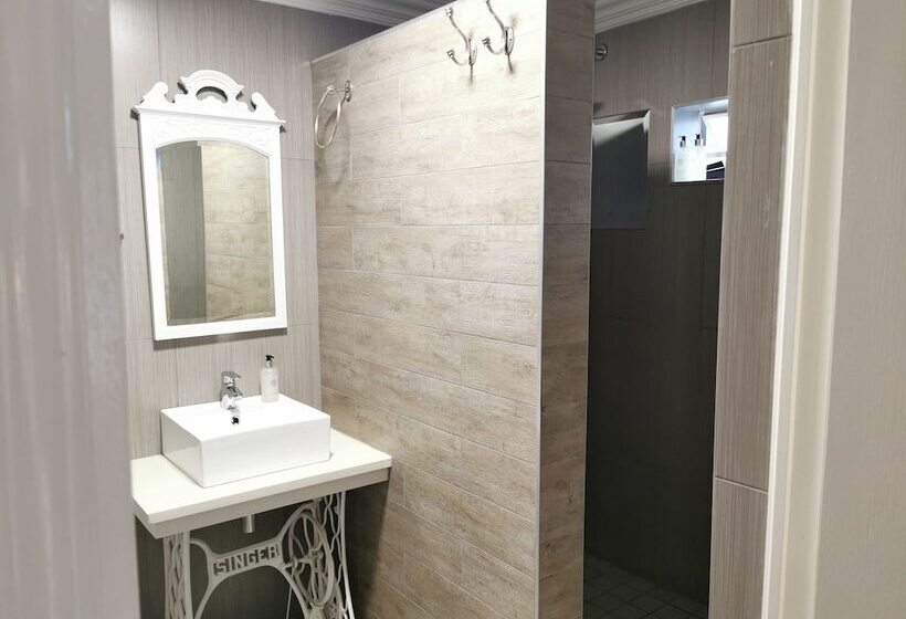 סוויטה אקזקיוטיב, At 98 On Lynburn Guest House