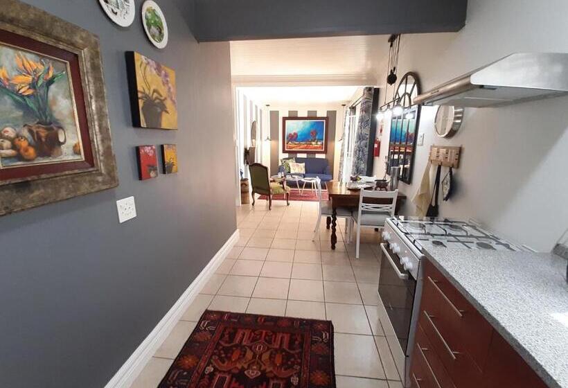 סוויטת 2 חדרי שינה, At 98 On Lynburn Guest House