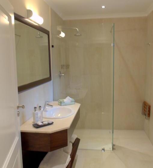 标准间, Clos Malverne Wine Estate