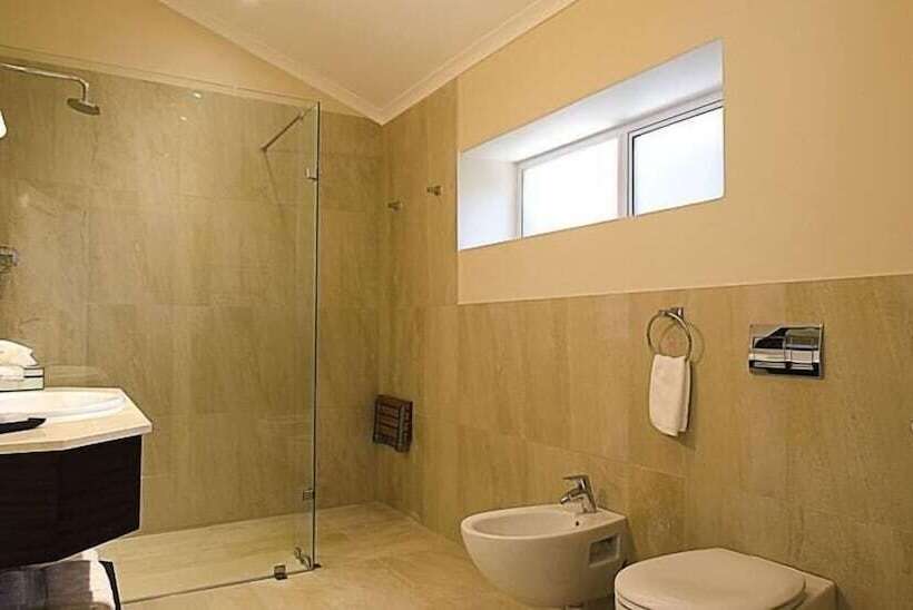 标准间, Clos Malverne Wine Estate