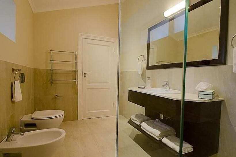 标准间, Clos Malverne Wine Estate