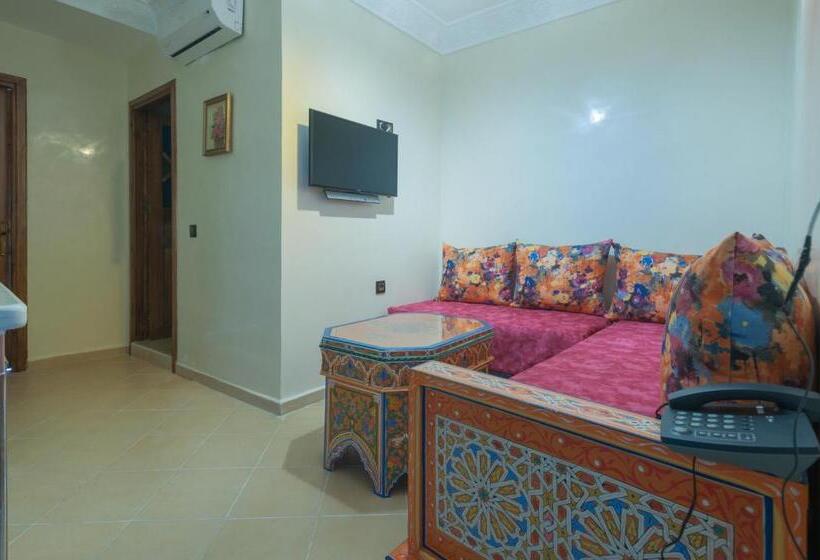 이코노미 룸, Puerta Azul