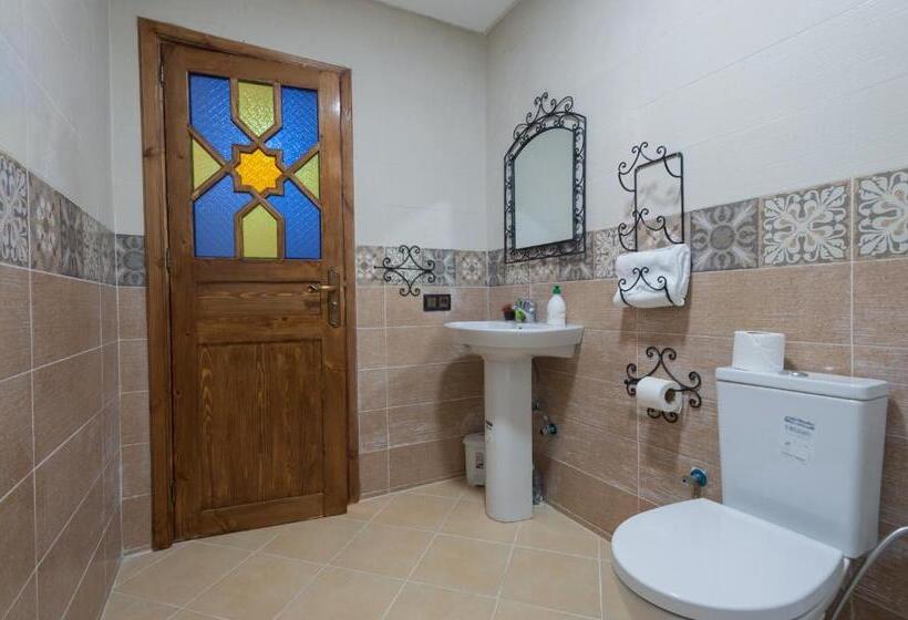 이코노미 룸, Puerta Azul