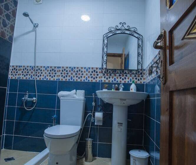 이코노미 룸, Puerta Azul