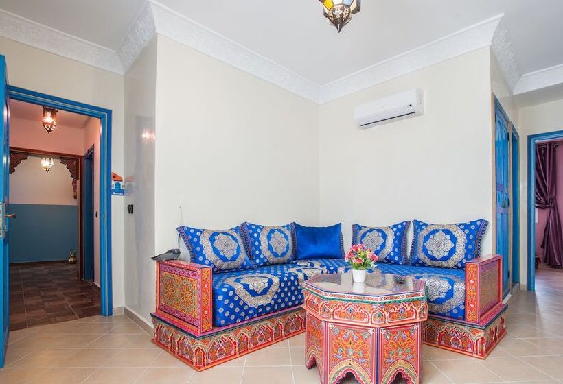 이코노미 룸, Puerta Azul